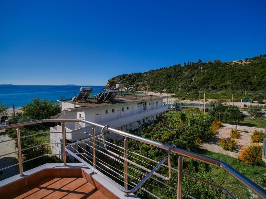 Himara Royal Hotel מראה חיצוני תמונה