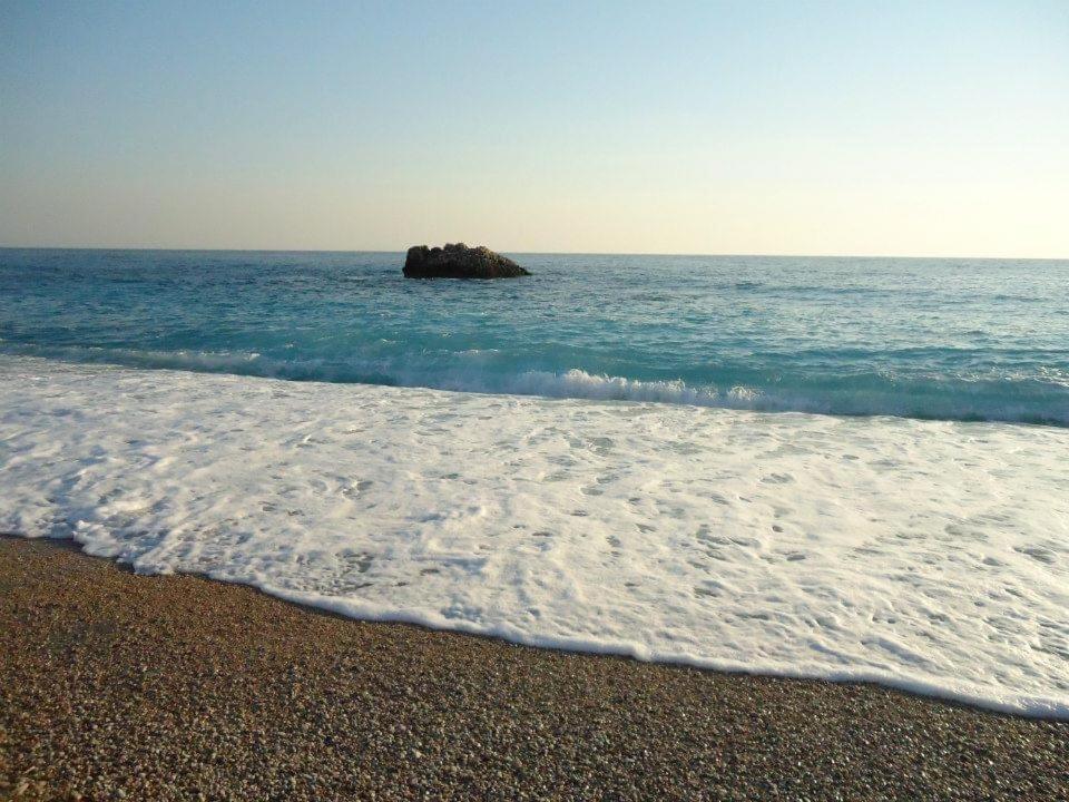 Himara Royal Hotel מראה חיצוני תמונה