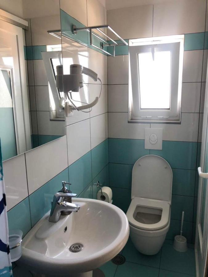 Himara Royal Hotel מראה חיצוני תמונה