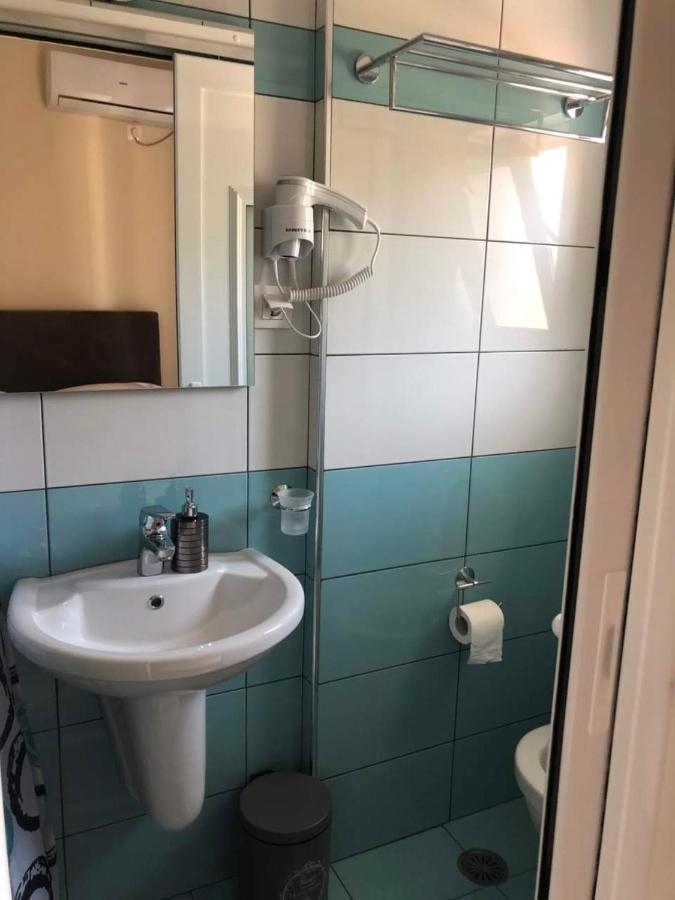 Himara Royal Hotel מראה חיצוני תמונה