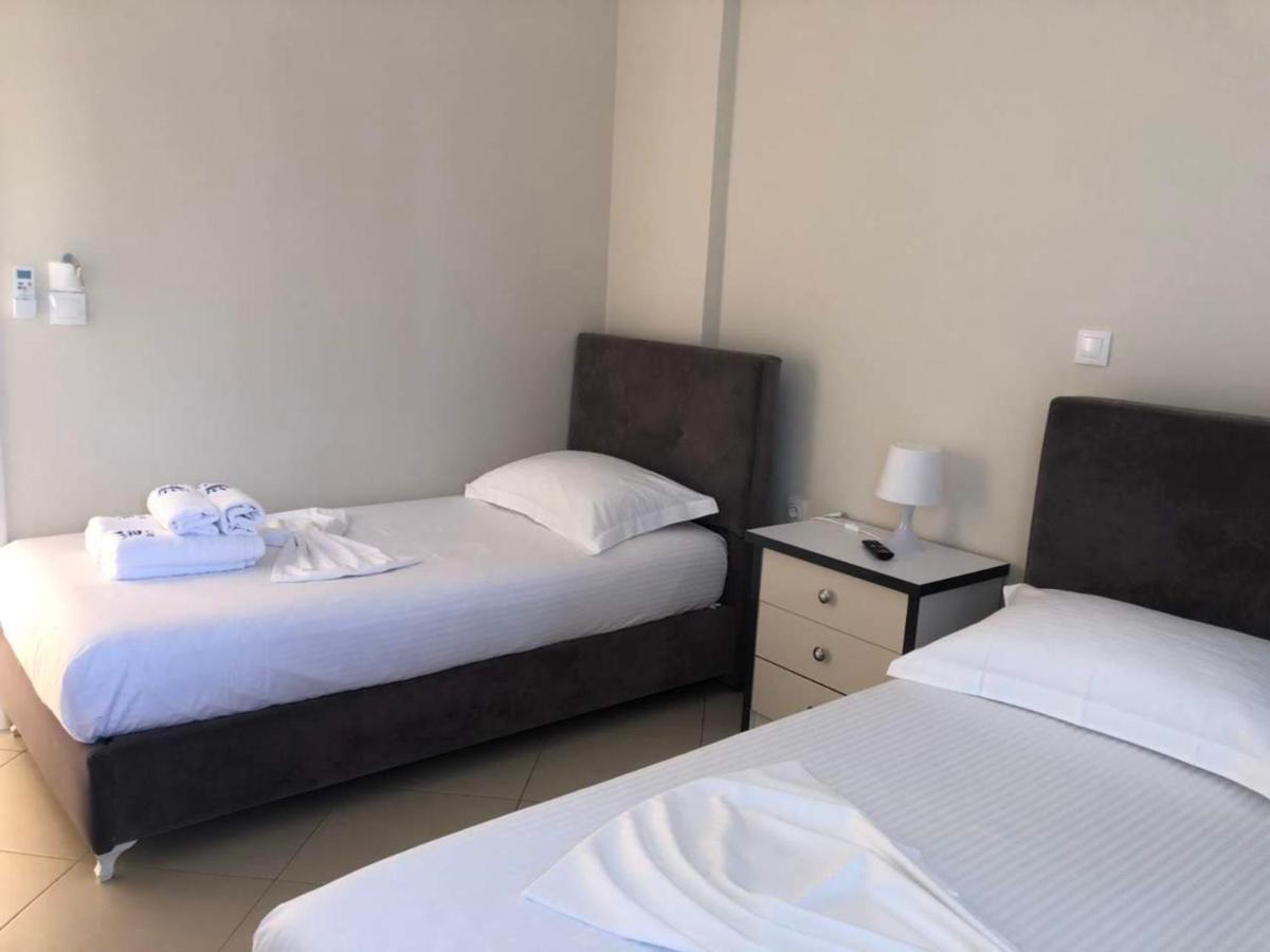 Himara Royal Hotel מראה חיצוני תמונה